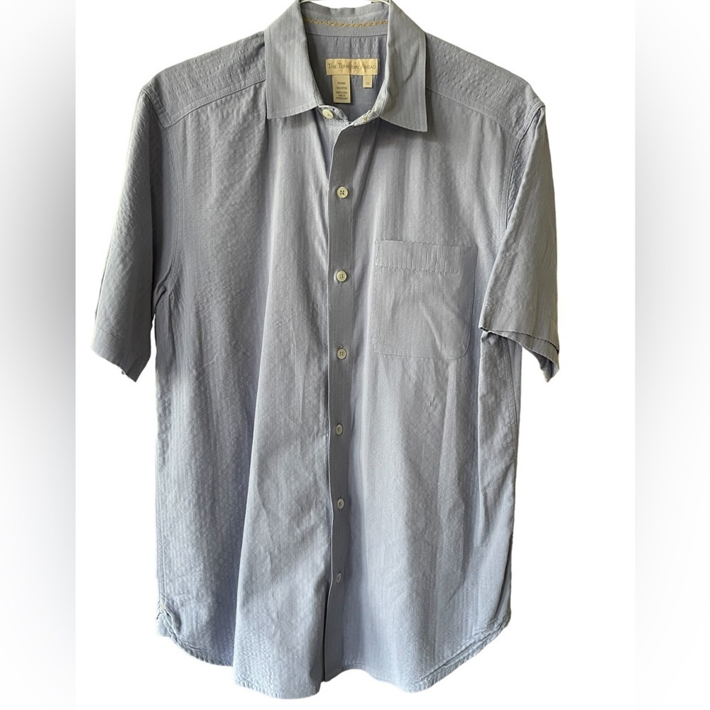 🔥💙The Territory Ahead Mens size M blue classic fit, button up shirt. Like new